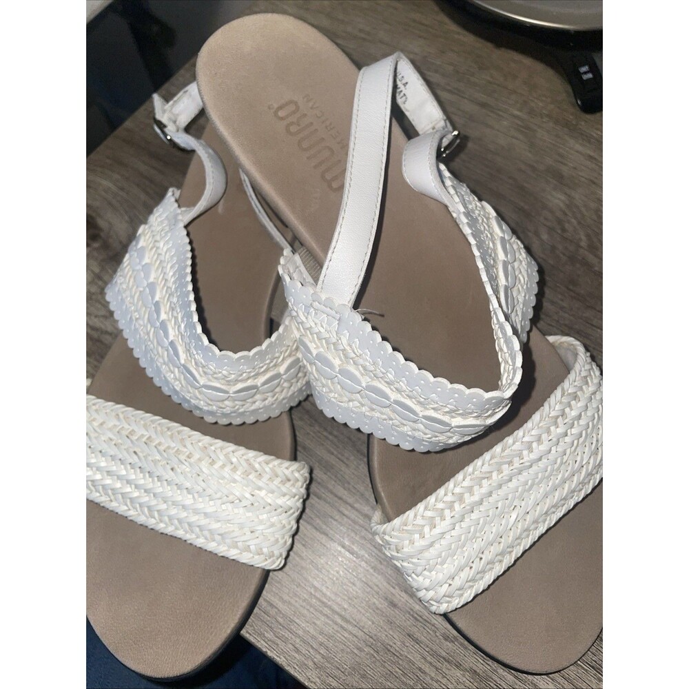 Munro 9.5W White Sandals. Rubber Soul. Rafi Look. 2” Heel